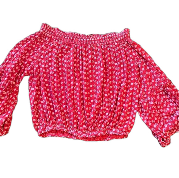 Boutique 🌸 off the shoulder top 🫶🏼 - Picture 2 of 4